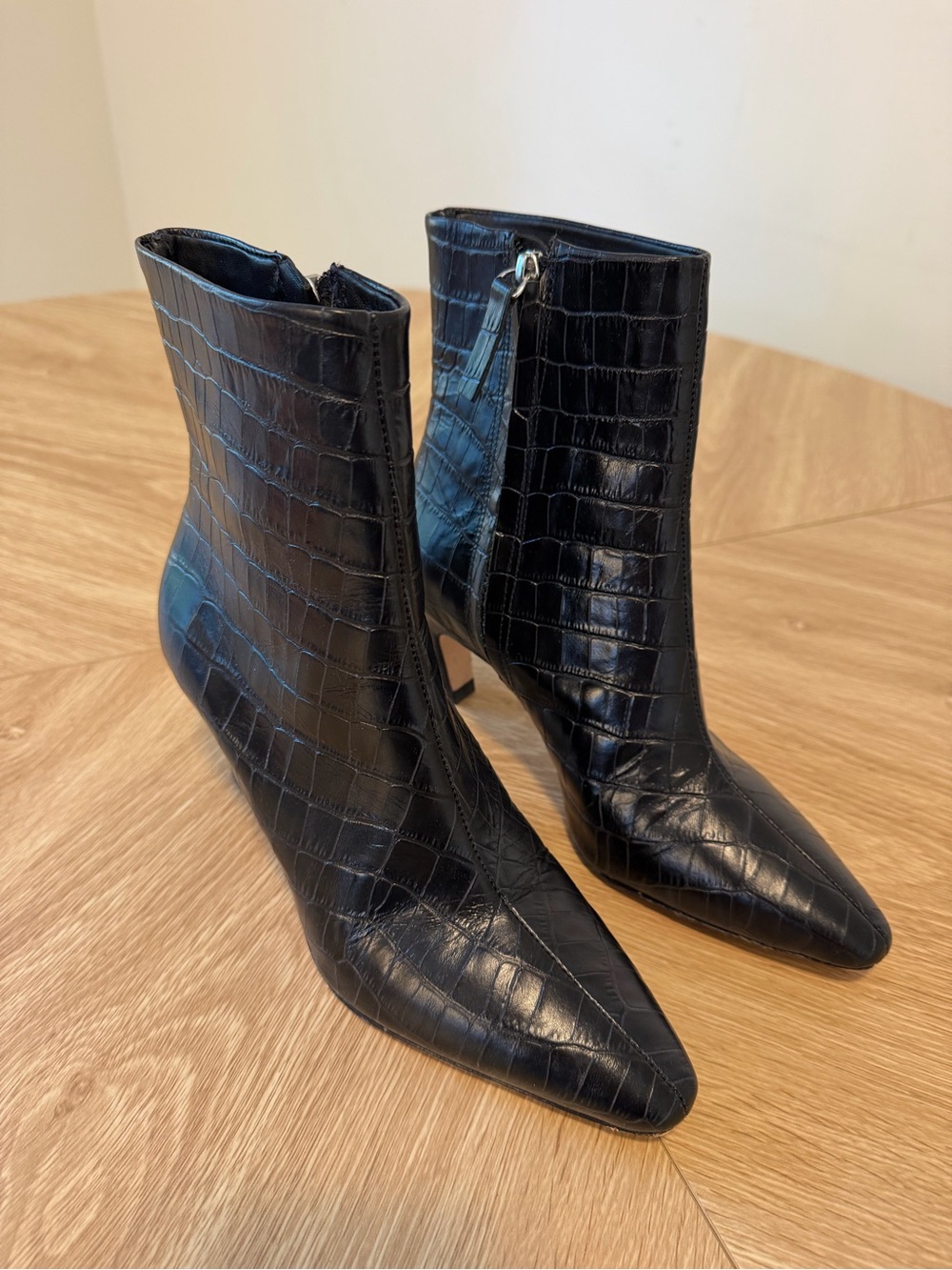 Everlane Short Banana Heel Boot Black Crocodile Leather Size 6
